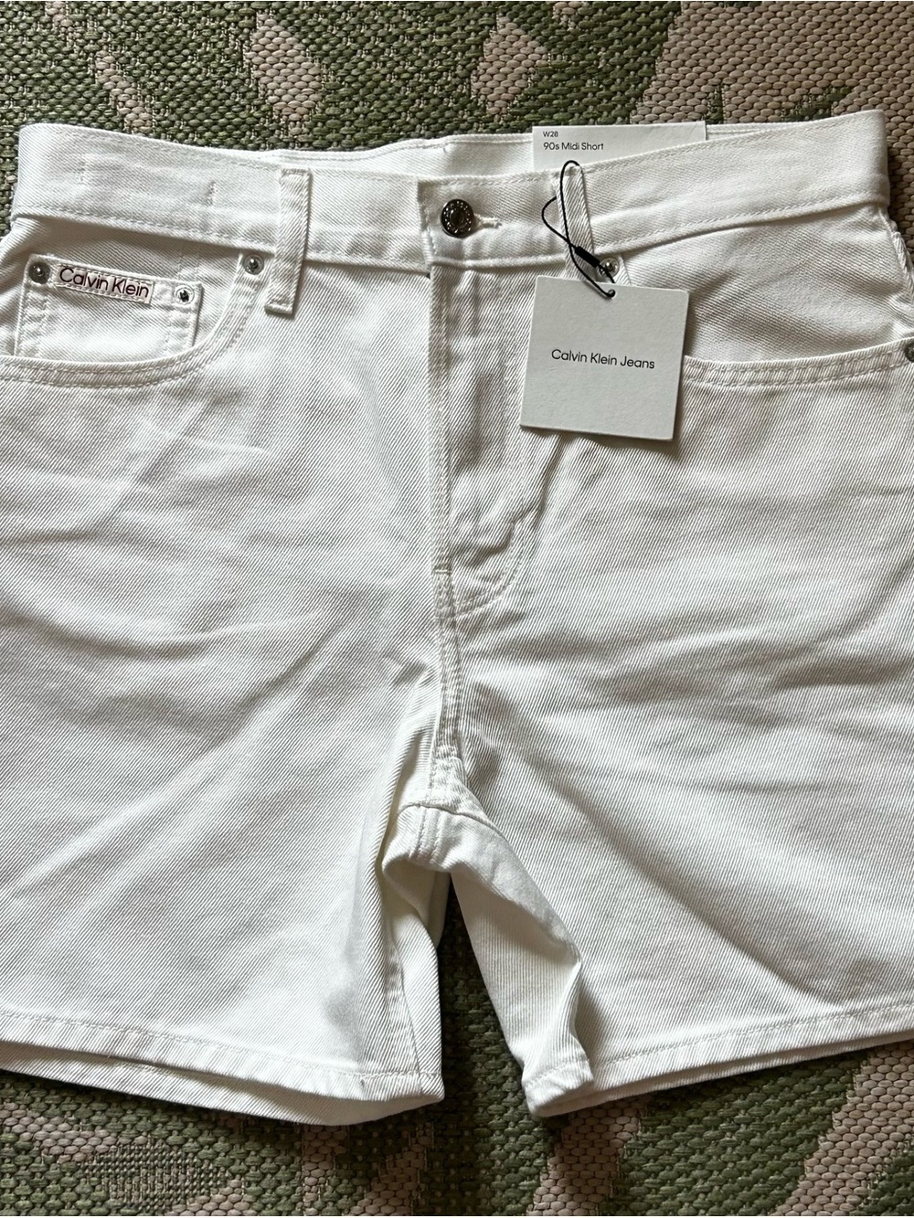 Calvin Klein Women’s White 90s White Denim Shorts NWT 28W